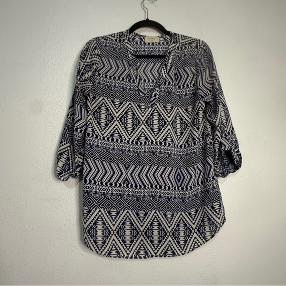 Everly Navy and White Geometric Women's Tunic Top. Sz M.